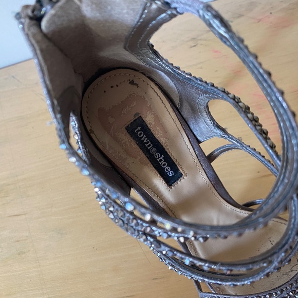 Town Shoes Heels | jeweled gray strappy high heels | size: 39 Eur 8.5 US - Picture 5 of 5